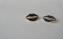 Load image into Gallery viewer, Pucker Up Earrings